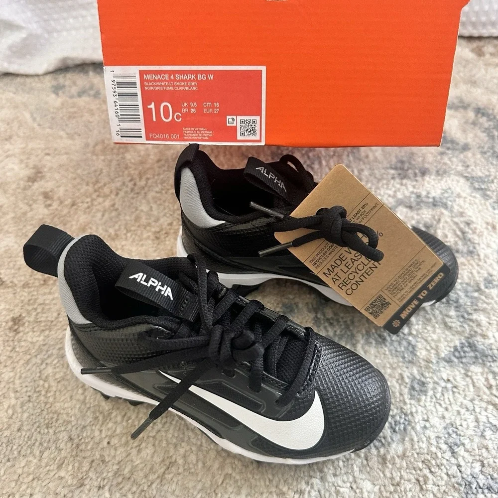 Nike Alpha Menace 4 Shark Boys 10 zFQ4016-001 Black White Football Cleats NIN664